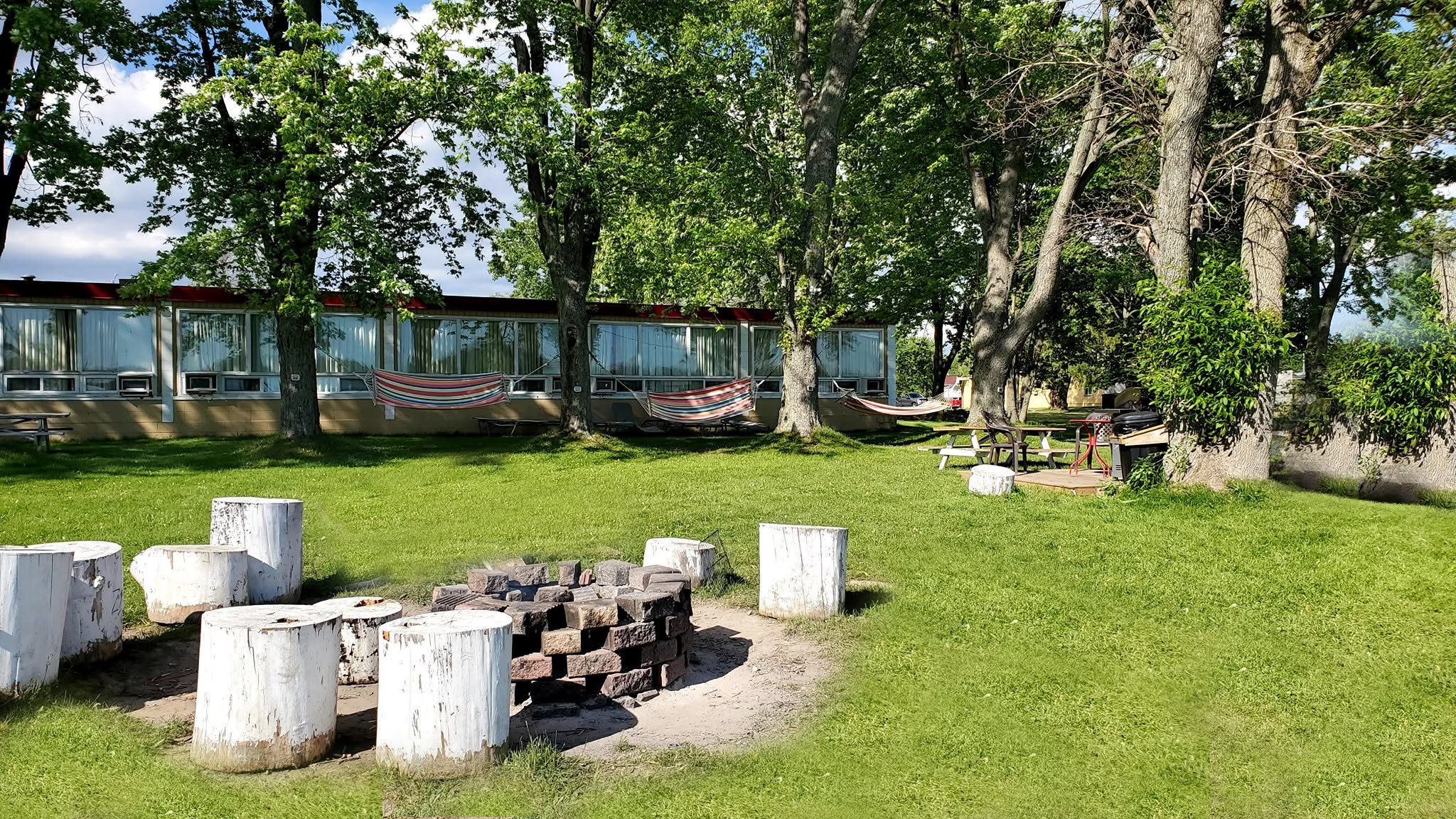 Riverview Motel river view 7
